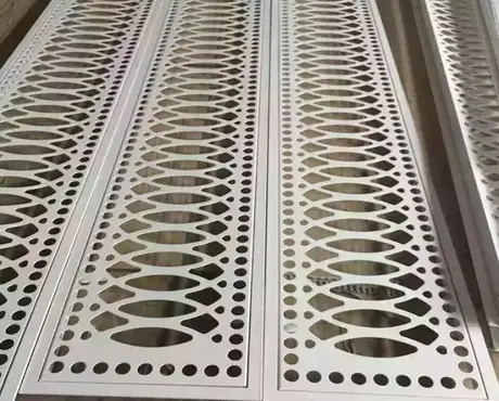 industrie de production d'aluminium panneau perforé en aluminium