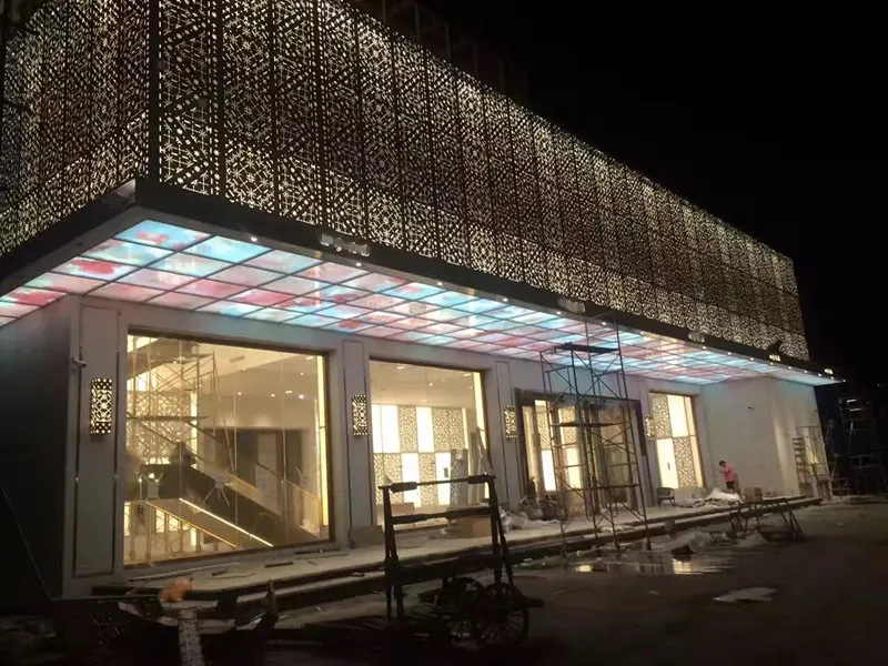 Panneaux alu perforés gravés décoratifs extérieurs — Foshan Qi Aluminum Decorative Materials Co. Ltd