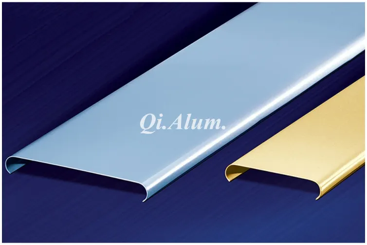 Panneaux de contreventement en aluminium perforé en forme de croix et d'étoile, plafond métallique — Foshan Qi Aluminum Decorative Materials Co. Ltd