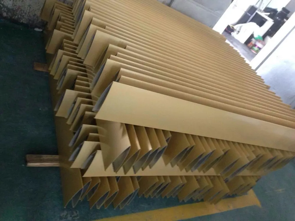 Panneaux décoratifs en réseau 3D en aluminium expansé très vendus en 2020 pour la protection du balcon — Foshan Qi Aluminum Decorative Materials Co. Ltd