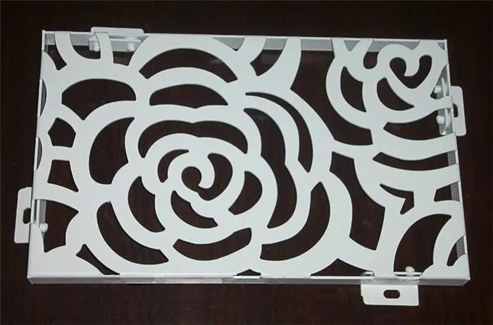 Panneau extérieur en aluminium perforé ignifuge personnalisé pour façade de rideau de mur — Foshan Qi Aluminum Decorative Materials Co., Ltd