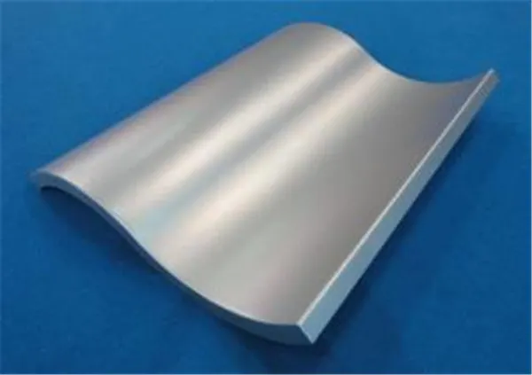 Panneaux pleins en aluminium à fort potentiel de vente pour décoration de façade extérieure — Foshan Qi Aluminum Decorative Materials Co., Ltd