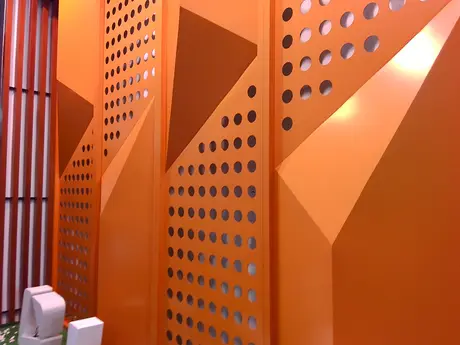 Plaque décorative perforée en aluminium pour mur-rideau