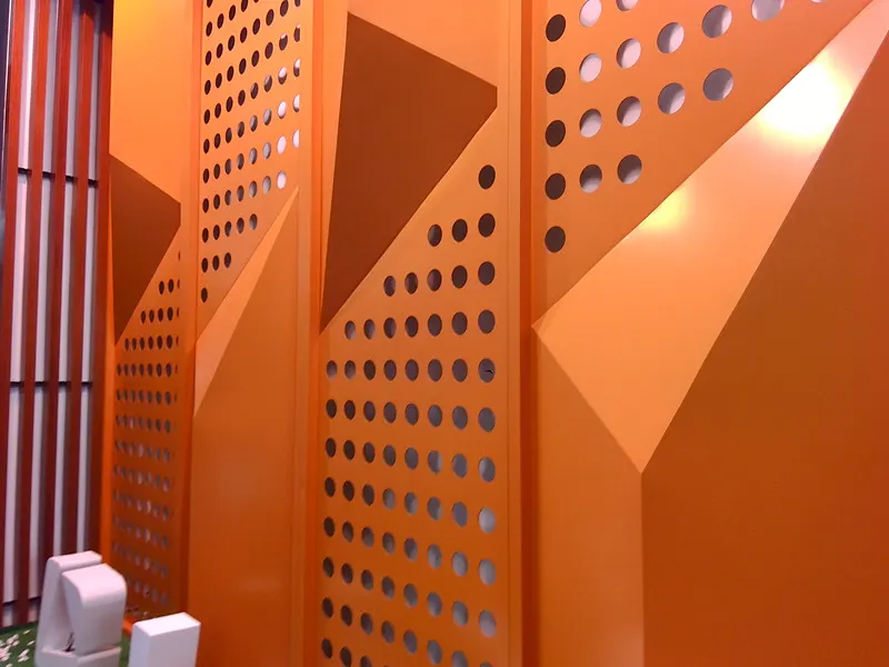 Panneau décoratif perforé en aluminium pour mur-rideau — Foshan Qi Aluminum Decorative Materials Co. Ltd