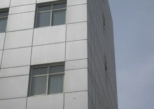 Panneaux composites aluminium solides épais 2 mm, 3 mm, 4 mm, 5 mm, 6,0 mm — Foshan Qi Aluminum Decorative Materials Co., Ltd