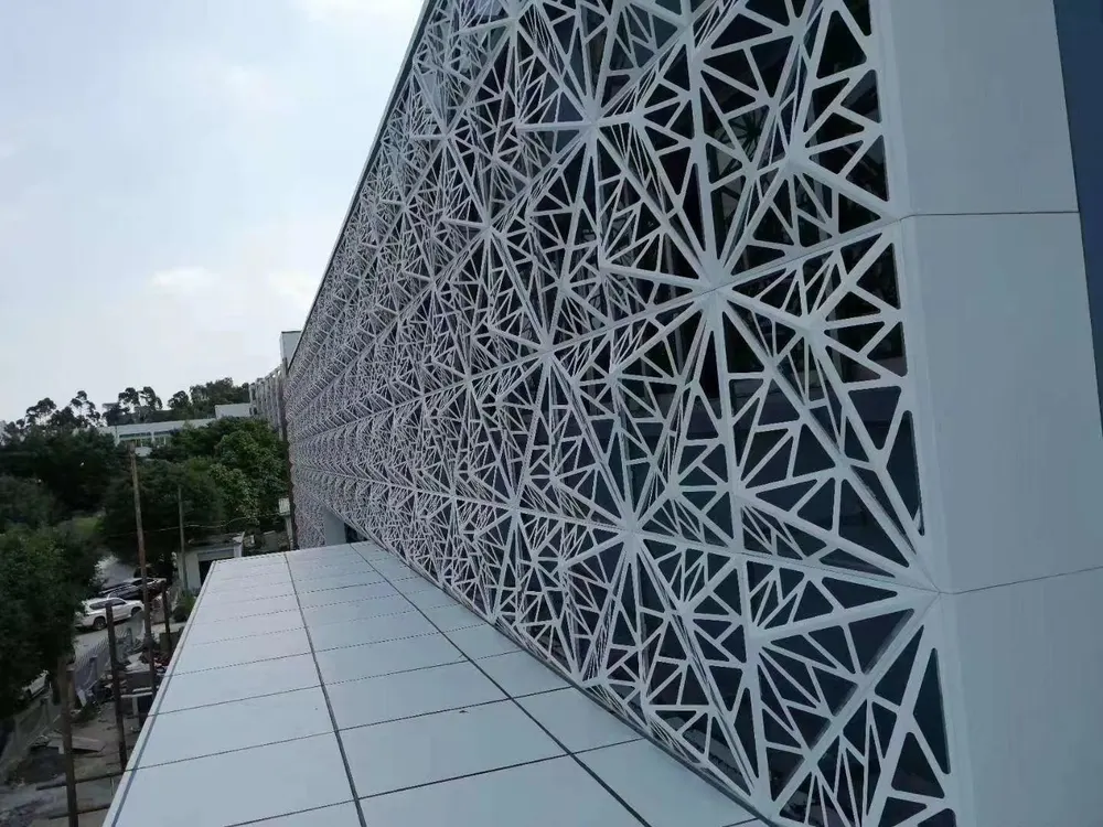 Panneau arabe en aluminium CNC 2020 pour architecture bâtiment — Foshan Qi Aluminum Decorative Materials Co. Ltd
