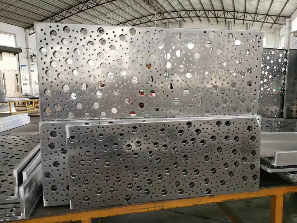 Panneaux décoratifs pour fenêtres en aluminium AA5005 — Foshan Qi Aluminum Decorative Materials Co. Ltd
