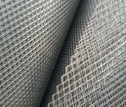 Fabricant chinois de panneaux en maille revêtus de peinture poudre polyester, pour clôture extérieure de bâtiment, 2020