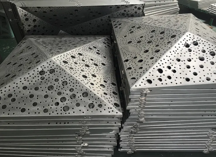 Panneaux décoratifs en aluminium 3D en matériau AA3003, épaisseur 3 mm, en Chine — Foshan Qi Aluminum Decorative Materials Co. Ltd