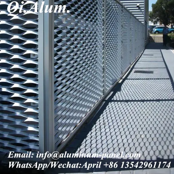 Panneaux de clôture en treillis métallique aluminium extérieur — Foshan Qi Aluminum Decorative Materials Co. Ltd