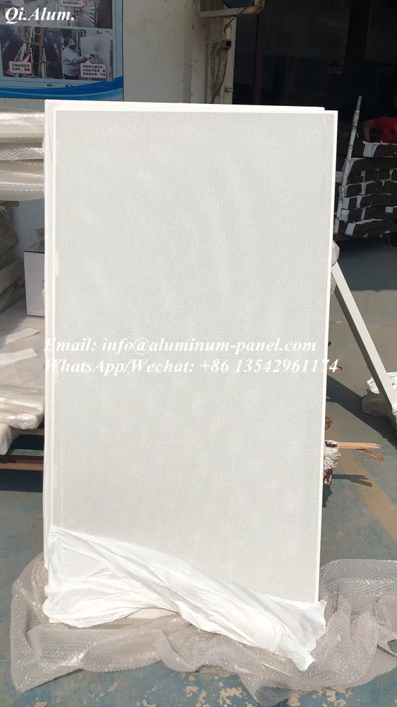 Panneaux décoratifs en treillis élargi à petits trous — Foshan Qi Aluminum Decorative Materials Co., Ltd