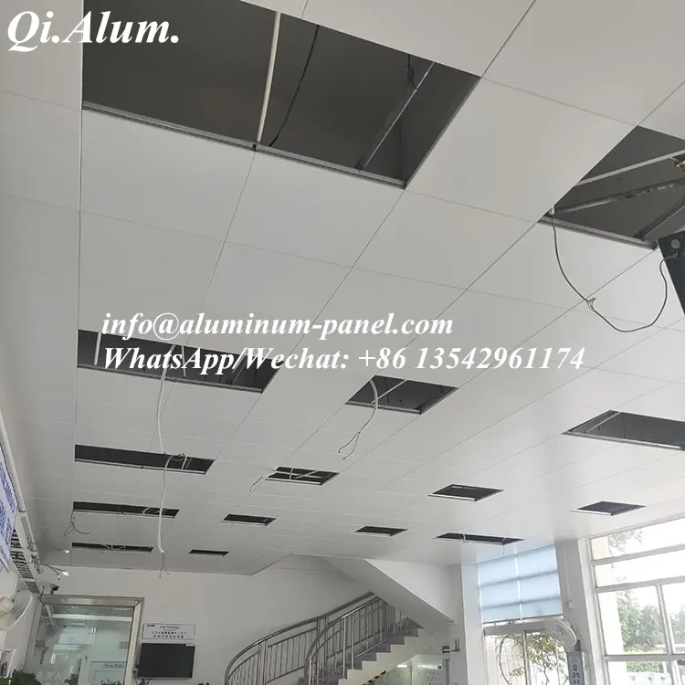 Plafond en aluminium type C 0,6 mm d'épaisseur décoration intérieure — Foshan Qi Aluminum Decorative Materials Co. Ltd