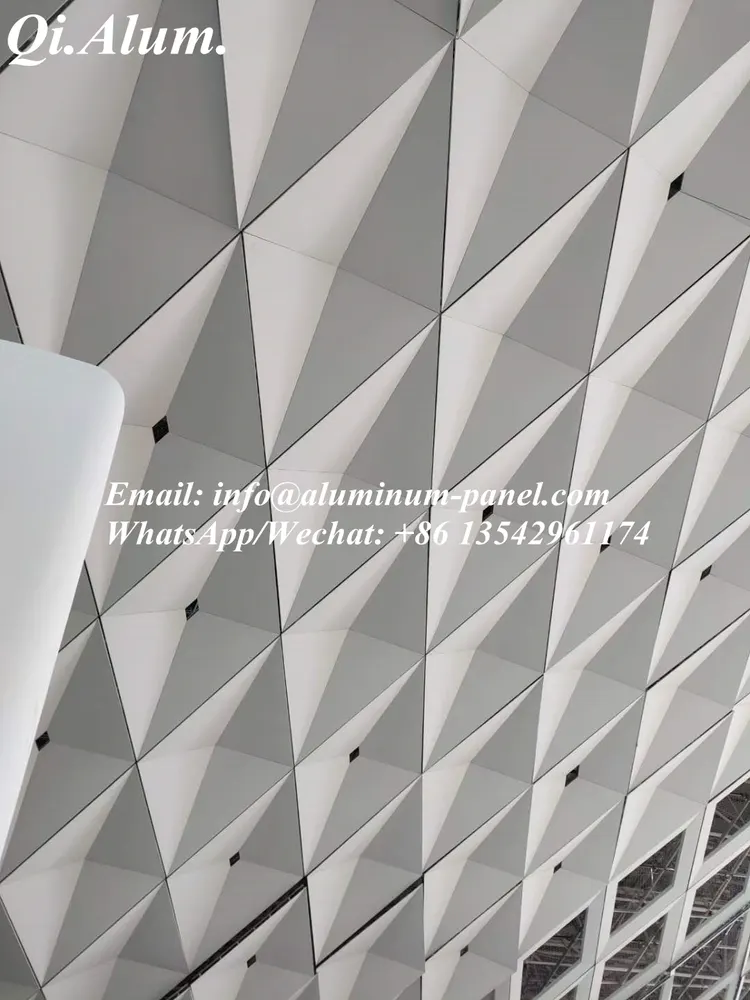 Panneaux en aluminium à double courbure — Foshan Qi Aluminum Decorative Materials Co. Ltd