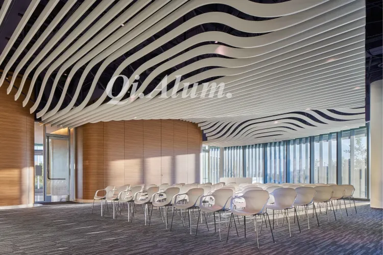 Matériaux de construction métallique soudés en tubes d'aluminium — Foshan Qi Aluminum Decorative Materials Co., Ltd