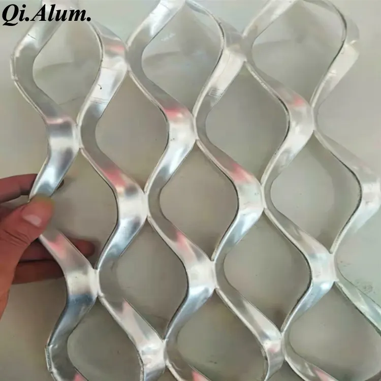 Feuilles de métal grillagé en aluminium peint PPG — Foshan Qi Aluminum Decorative Materials Co. Ltd