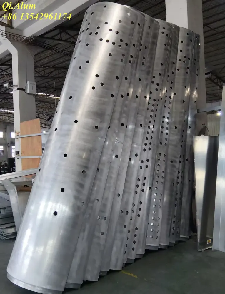 Fabricant de feuilles d'aluminium fluorocarbone pour colonnes incurvées personnalisées — Foshan Qi Aluminum Decorative Materials Co. Ltd
