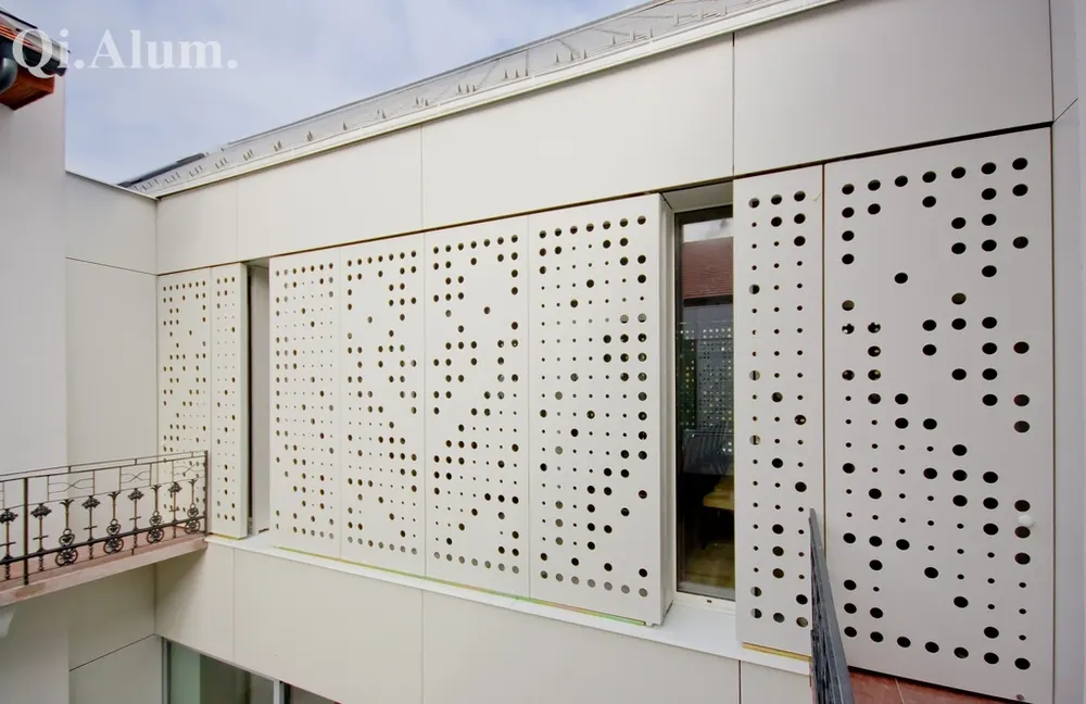 Panneaux décoratifs laser découpés en aluminium mashrabiya — Foshan Qi Aluminum Decorative Materials Co. Ltd