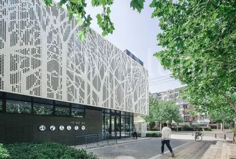 Feuille métallique perforée en aluminium pour bâtiment à trous ronds, art de façade extérieure vue 2
