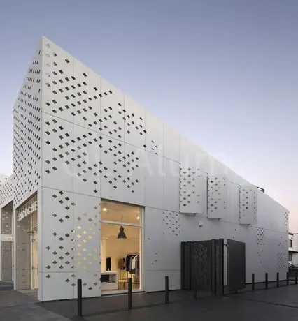 Panneau en aluminium perforé personnalisé, conception murale pour façade