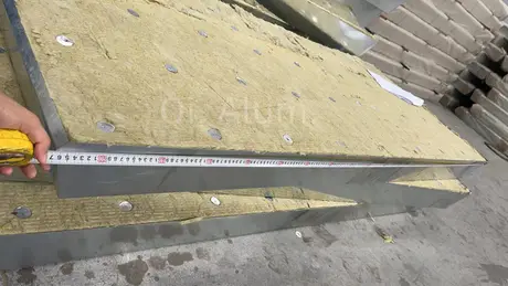 Garantie supérieure à 15 ans pour les panneaux arrière en GI avec feuilles d'aluminium, offrant une résistance au feu et à la corrosion