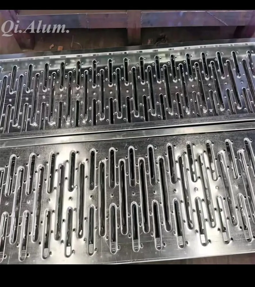 Plaque perforée en aluminium galvanisé antidérapant personnalisée, plaque à longs trous — Foshan Qi Aluminum Decorative Materials Co., Ltd
