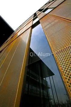 Panneaux décoratifs en aluminium perforé ignifuge à fort potentiel de vente pour façades de bâtiments — Foshan Qi Aluminum Decorative Materials Co. Ltd
