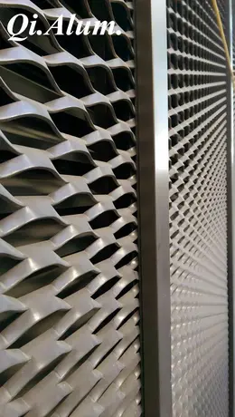 Panneaux de protection en aluminium métallique expansé pour revêtement mural