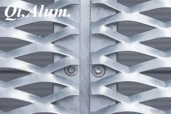 Méseau métallique en aluminium, maille expansée, revêtement de mur extérieur en panneau métallique — Foshan Qi Aluminum Decorative Materials Co. Ltd