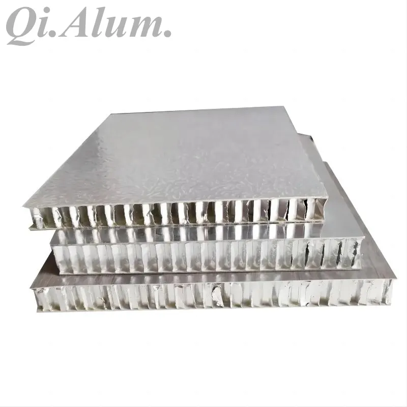 Panneaux en aluminium à noyau alvéolaire 8 mm 10 mm 15 mm 20 mm — Foshan Qi Aluminum Decorative Materials Co., Ltd
