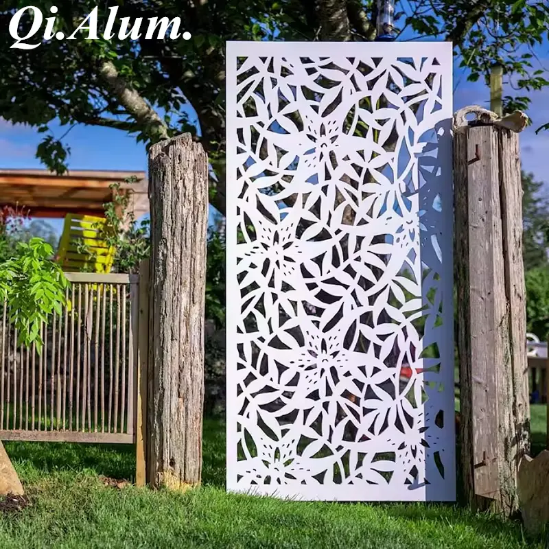 Panneaux décoratifs découpés au laser, cloison murale, écrans métalliques de jardin pour confidentialité — Foshan Qi Aluminum Decorative Materials Co. Ltd