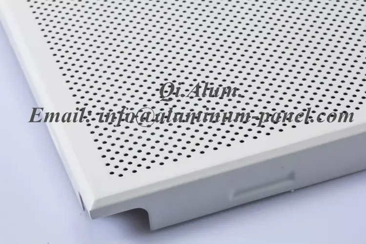 Plaques de plafond en bande d'aluminium pour décoration de plafond supermarché — Foshan Qi Aluminum Decorative Materials Co., Ltd