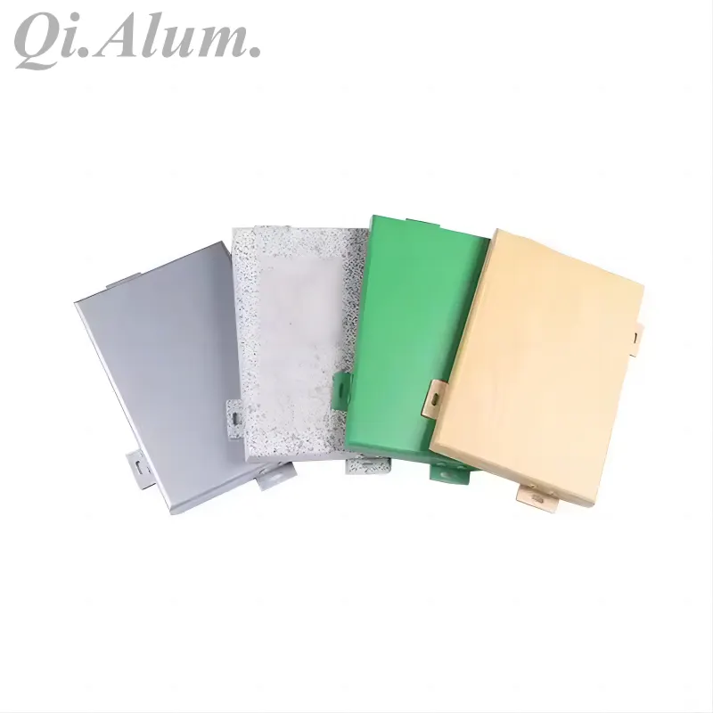 Structures décoratives en aluminium extérieures pour bardage de façade — Foshan Qi Aluminum Decorative Materials Co. Ltd