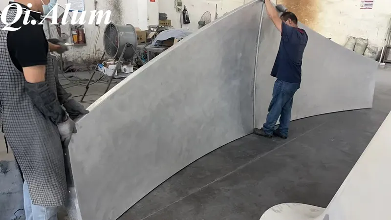 Révolutionner l'architecture moderne avec des panneaux en aluminium hyperboliques — Foshan Qi Aluminum Decorative Materials Co. Ltd
