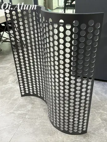 Panneaux ondulés perforés en aluminium : un mélange d'esthétique et de fonctionnalité