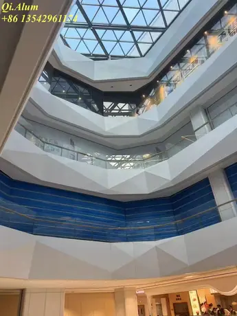 Formes de revêtement en aluminium pour architecture commerciale moderne